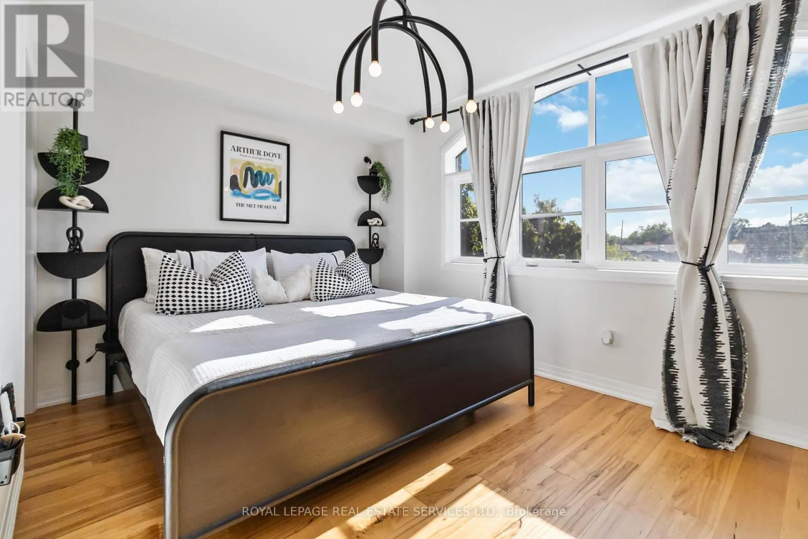 25 - 405 PLAINS ROAD E