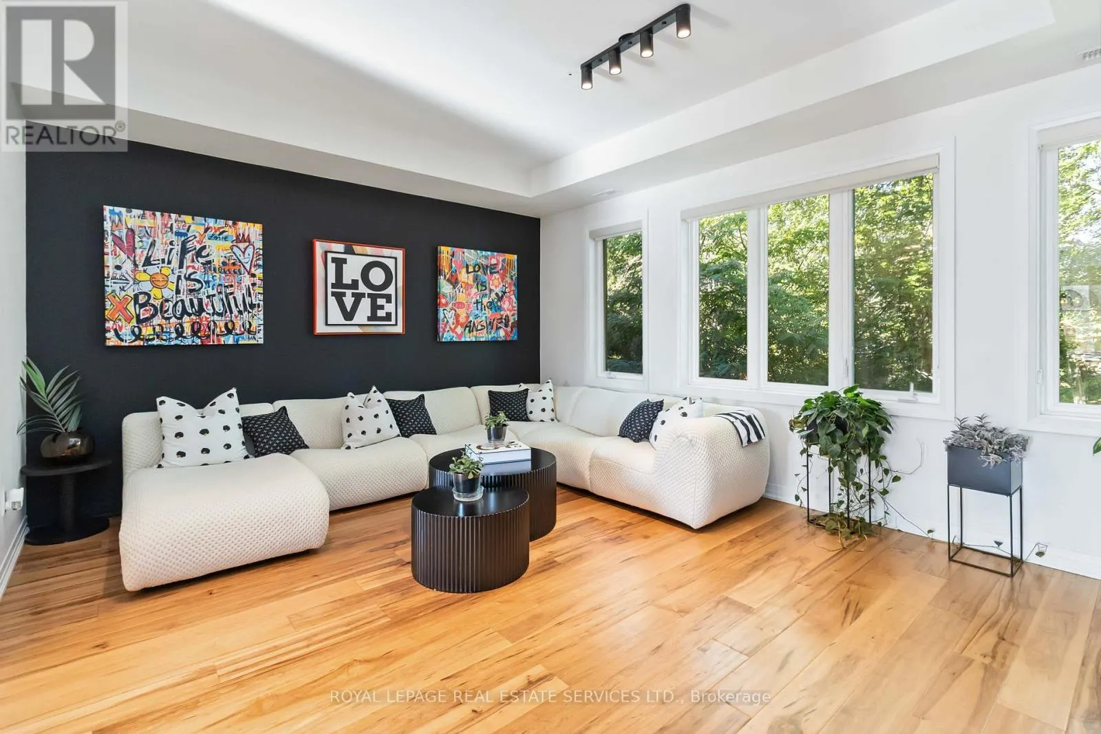 25 - 405 PLAINS ROAD E