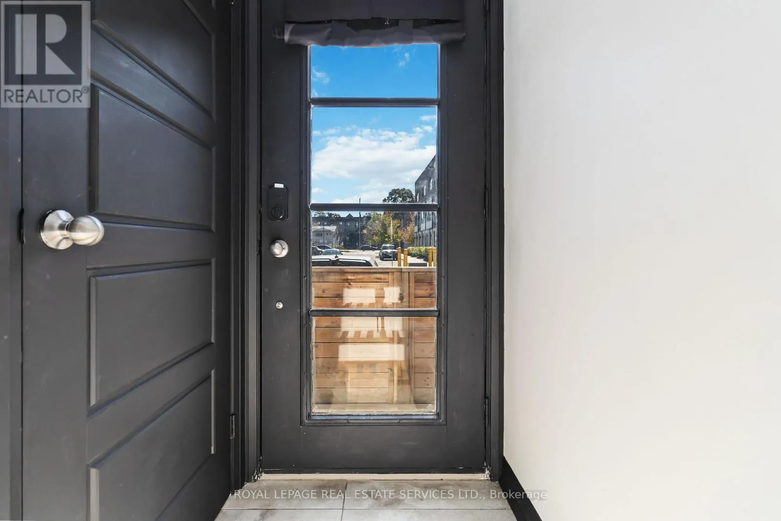 25 - 405 PLAINS ROAD E