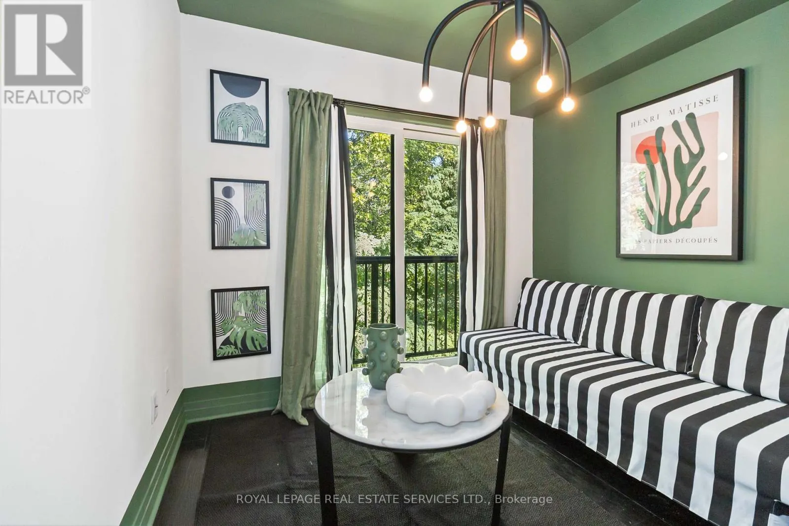 25 - 405 PLAINS ROAD E