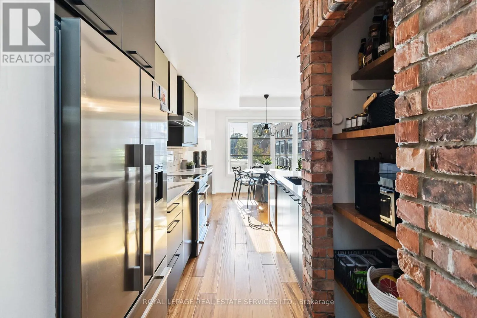 25 - 405 PLAINS ROAD E