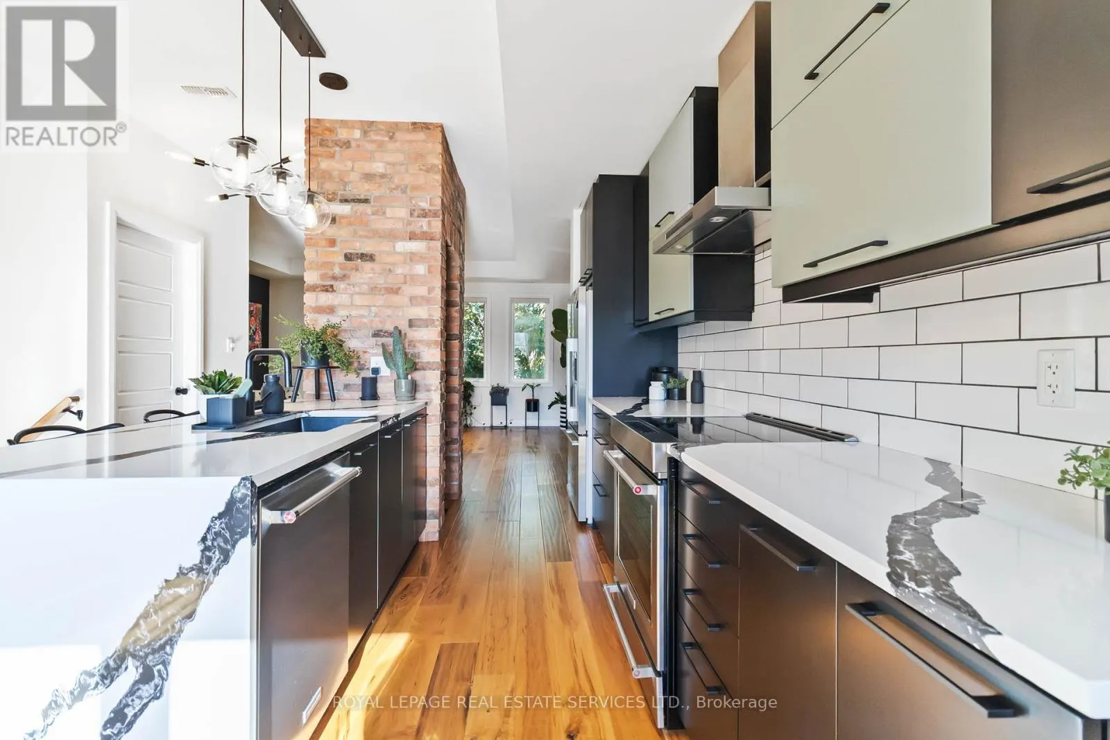 25 - 405 PLAINS ROAD E