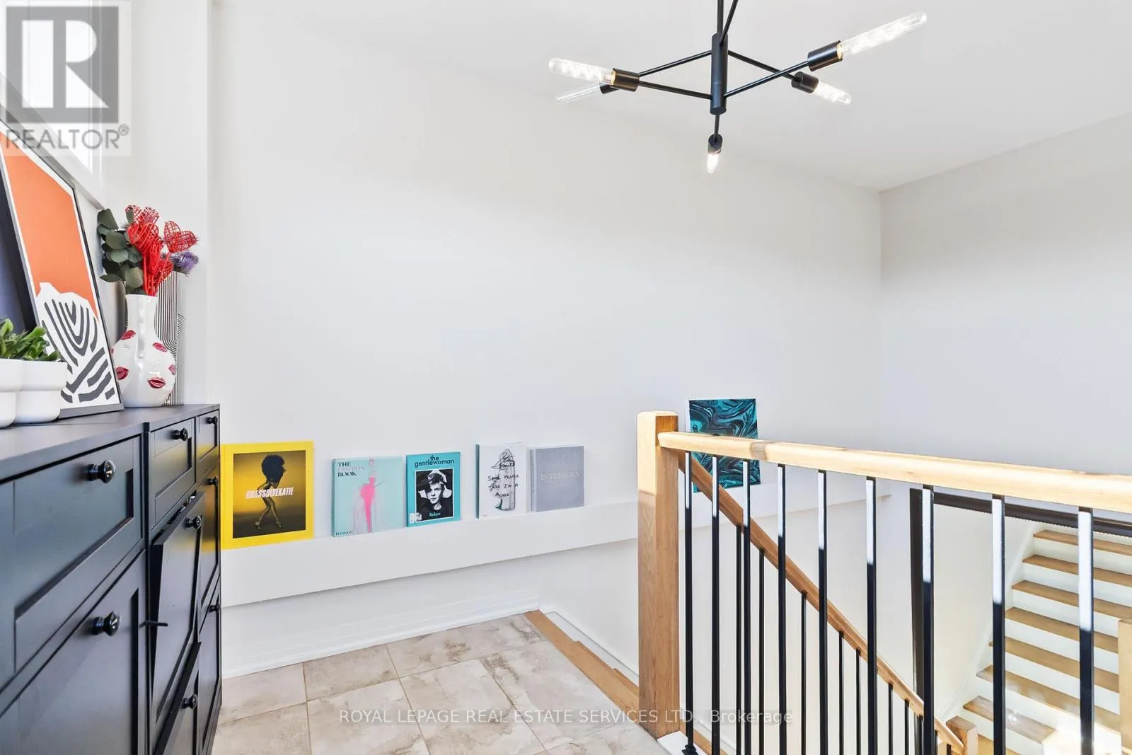 25 - 405 PLAINS ROAD E