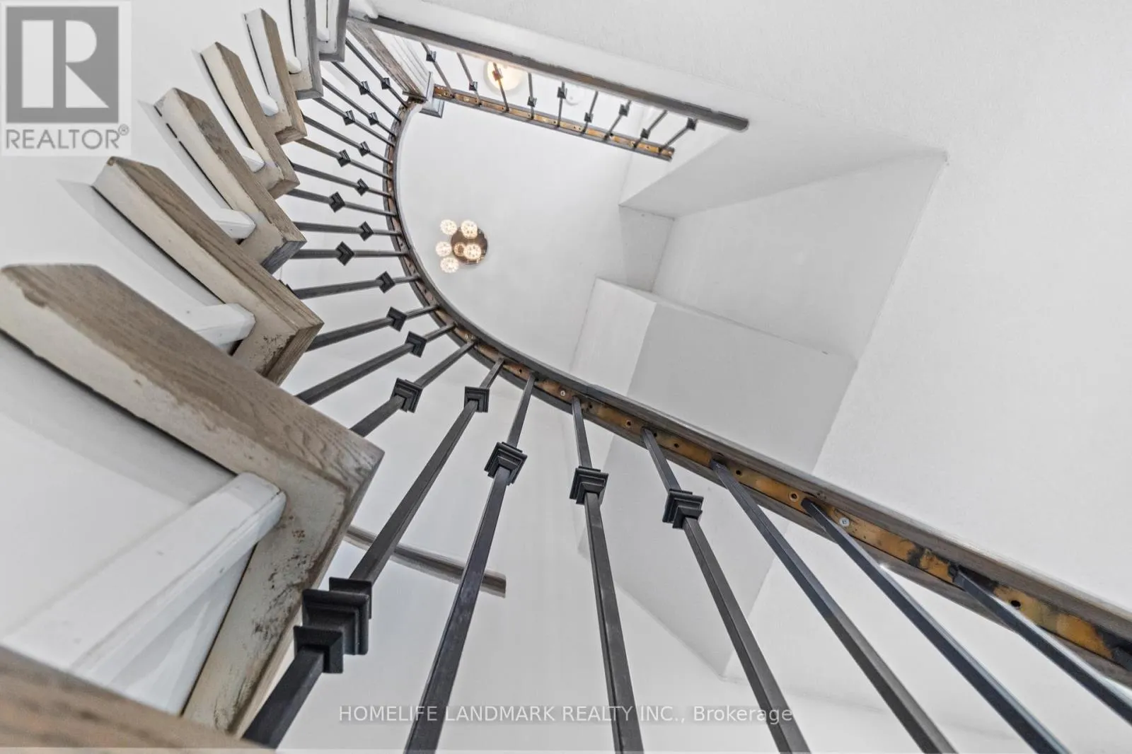 1544 KIRKROW CRESCENT