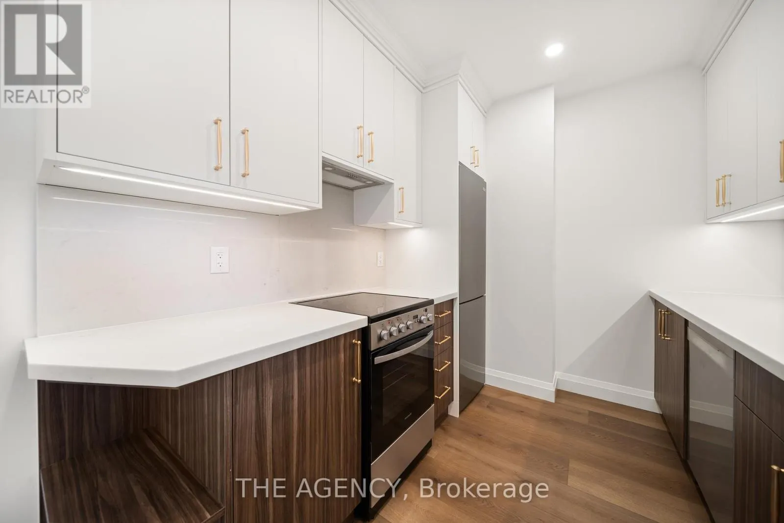 1 - 153 MAIN STREET E