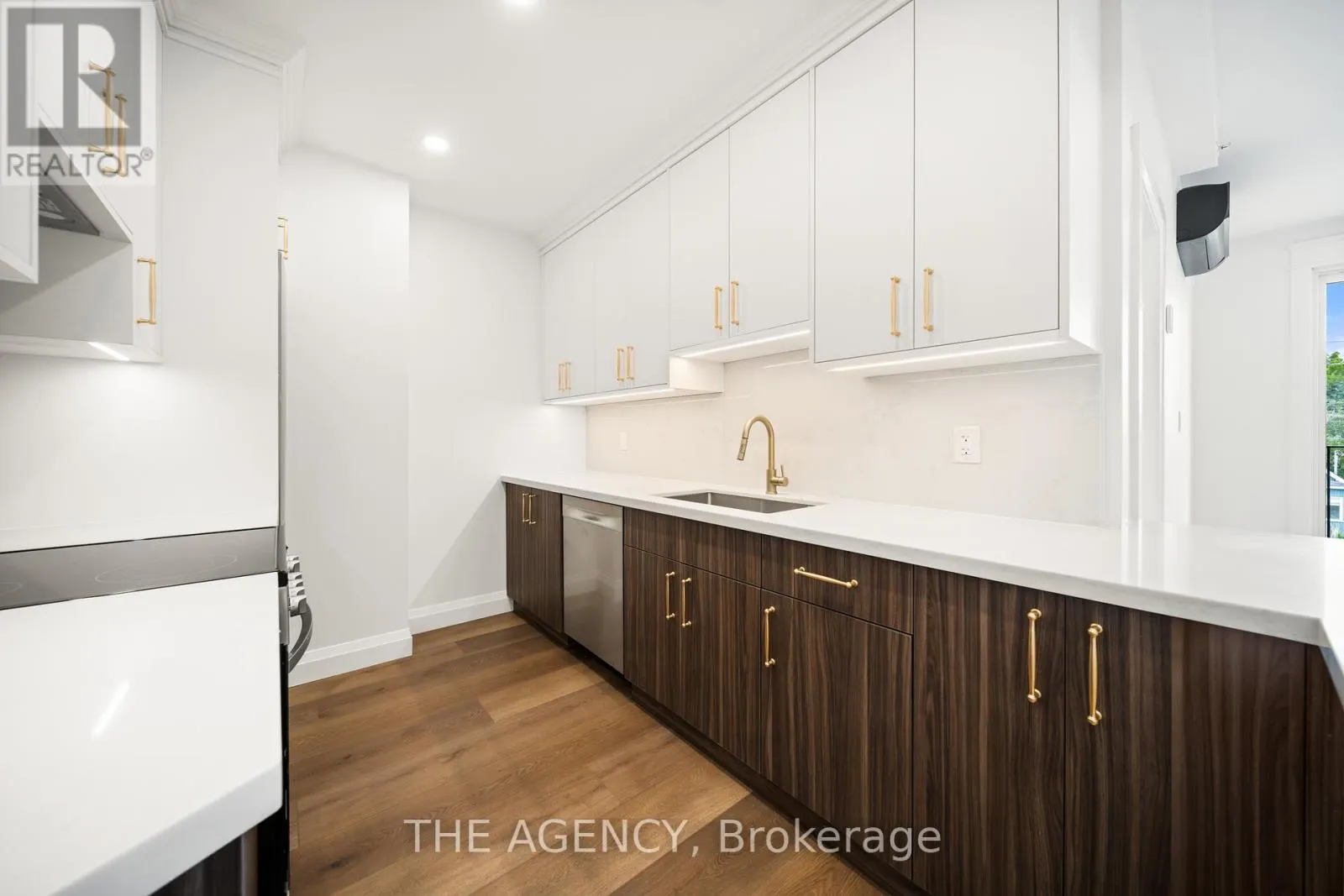 1 - 153 MAIN STREET E