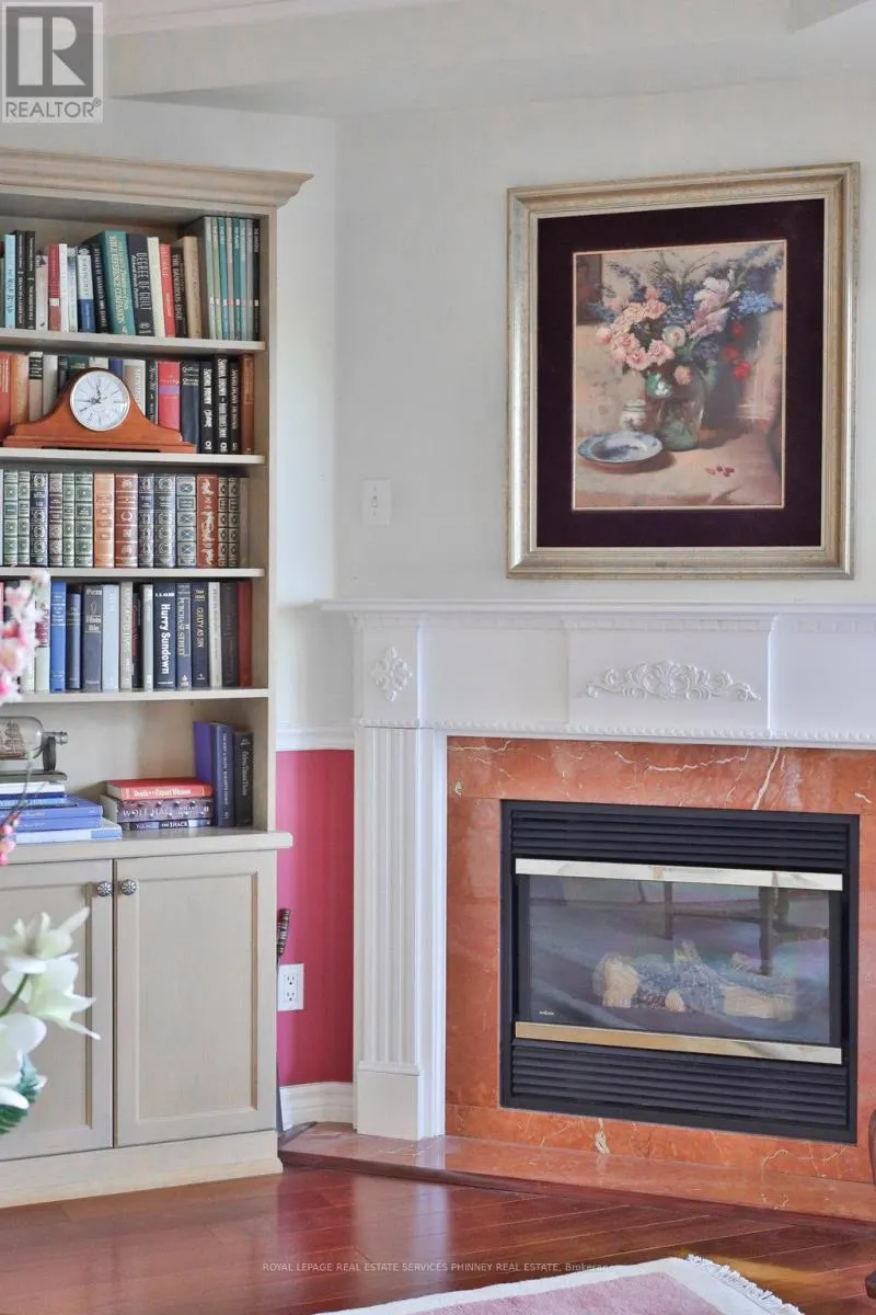 807 - 1900 THE COLLEGEWAY