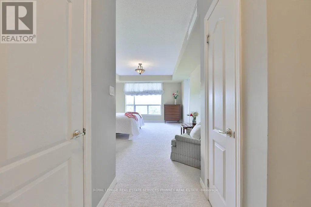 807 - 1900 THE COLLEGEWAY