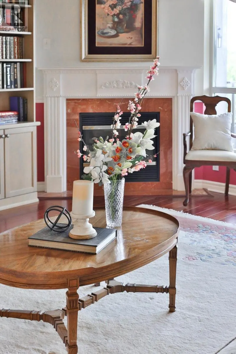 807 - 1900 THE COLLEGEWAY