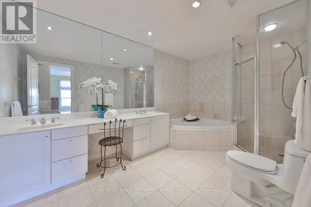 807 - 1900 THE COLLEGEWAY