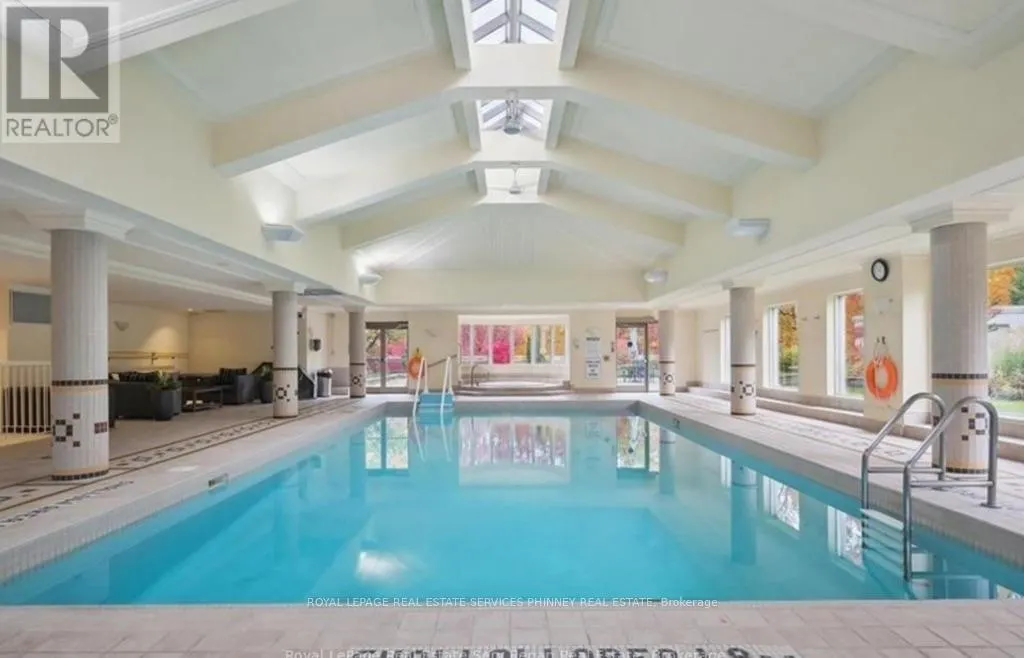 807 - 1900 THE COLLEGEWAY