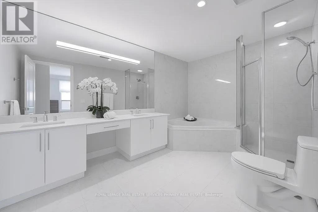 807 - 1900 THE COLLEGEWAY