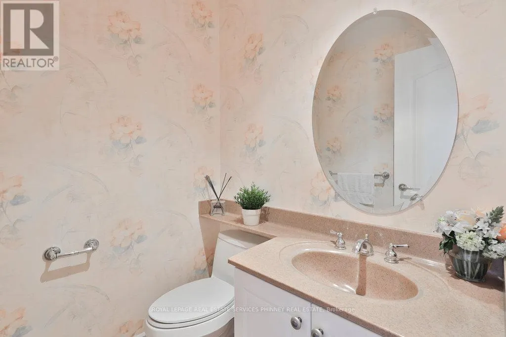 807 - 1900 THE COLLEGEWAY