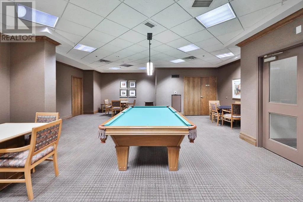 807 - 1900 THE COLLEGEWAY