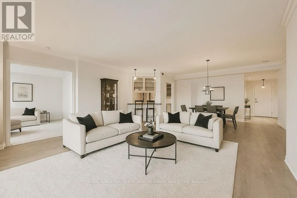 807 - 1900 THE COLLEGEWAY