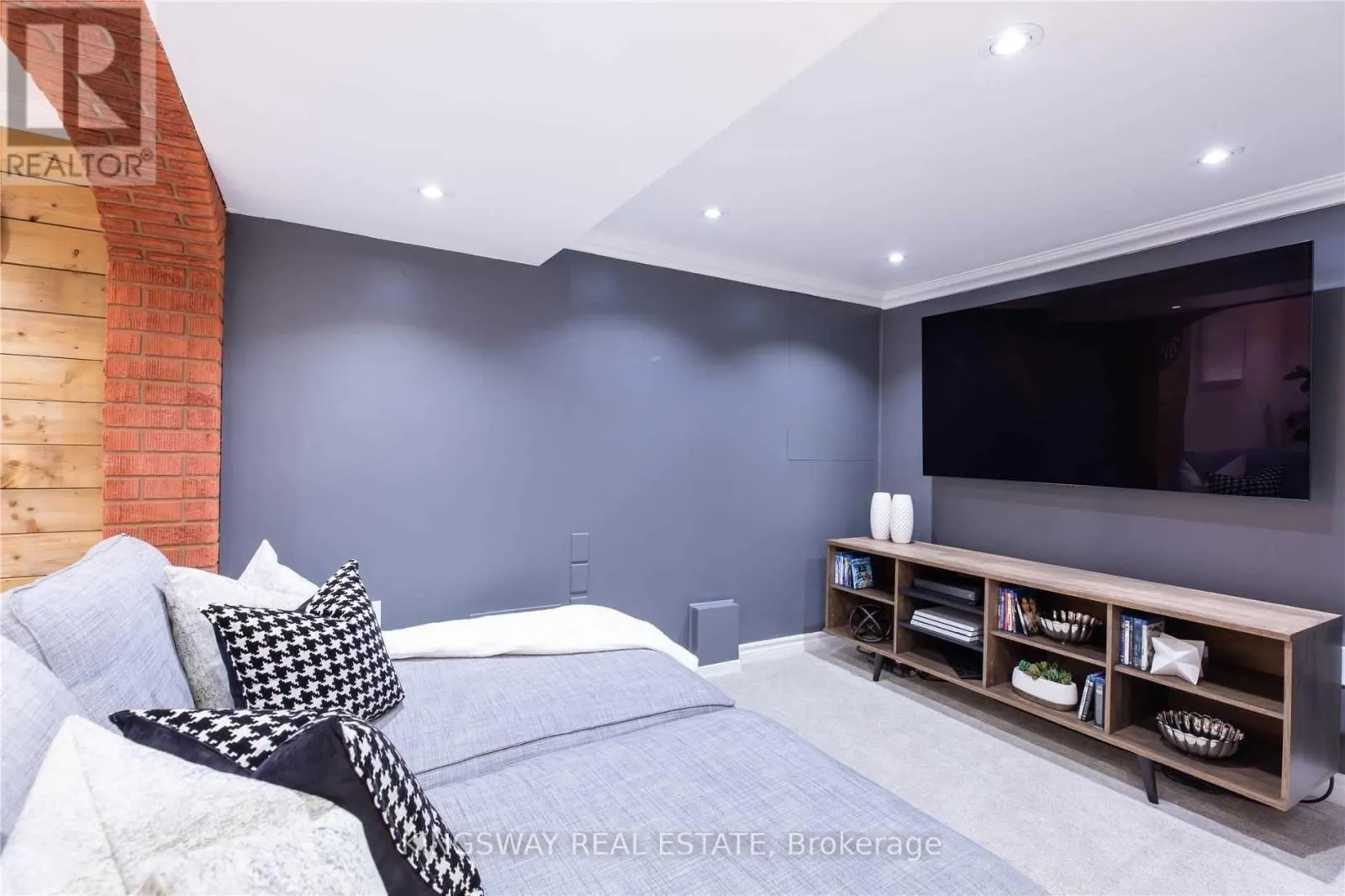 2594 BROMSGROVE ROAD