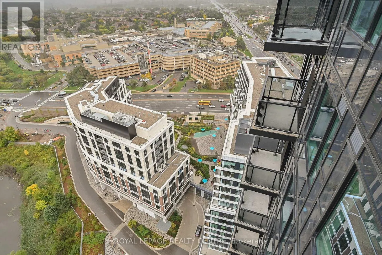 2702 - 2495 EGLINTON AVENUE W