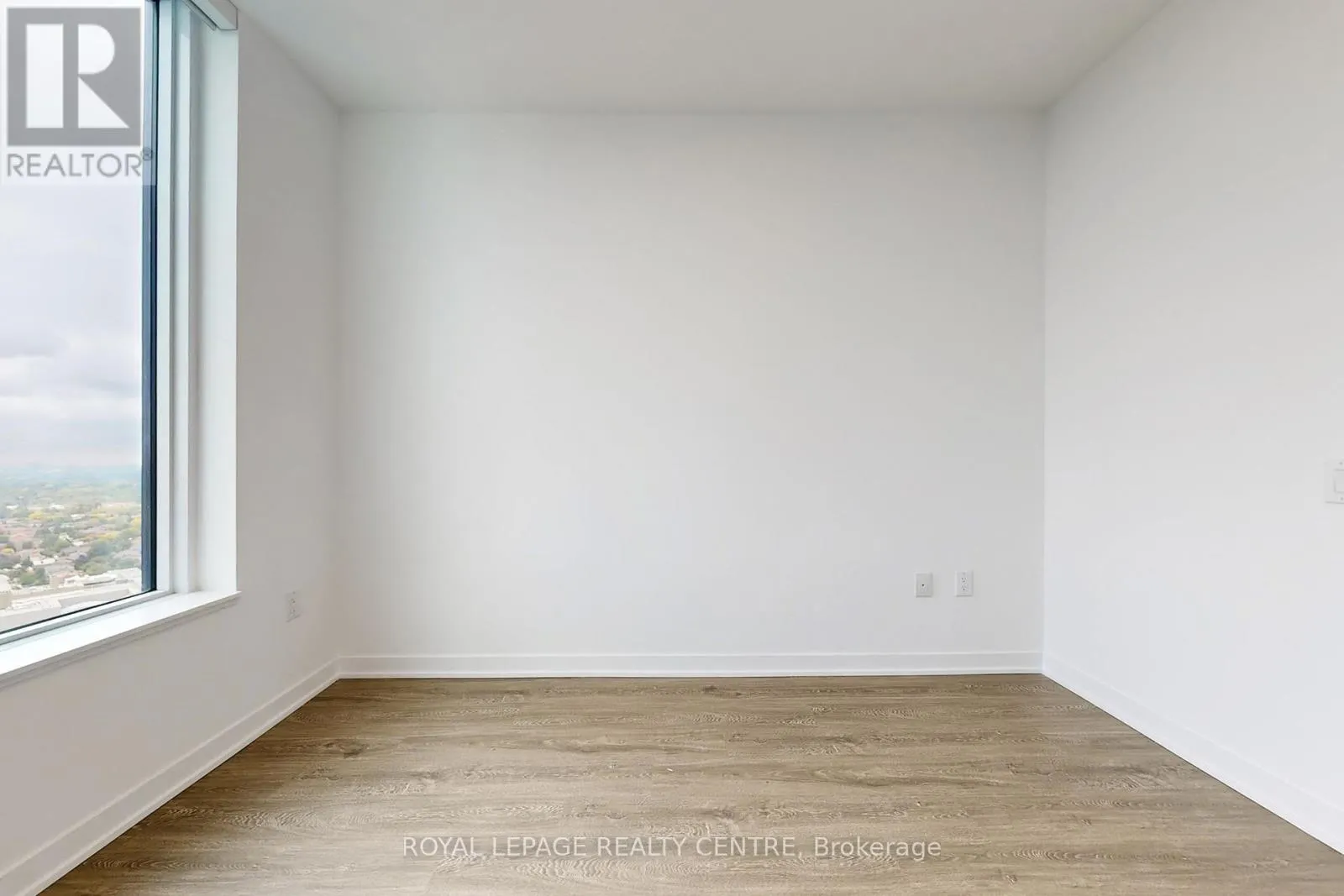 2702 - 2495 EGLINTON AVENUE W