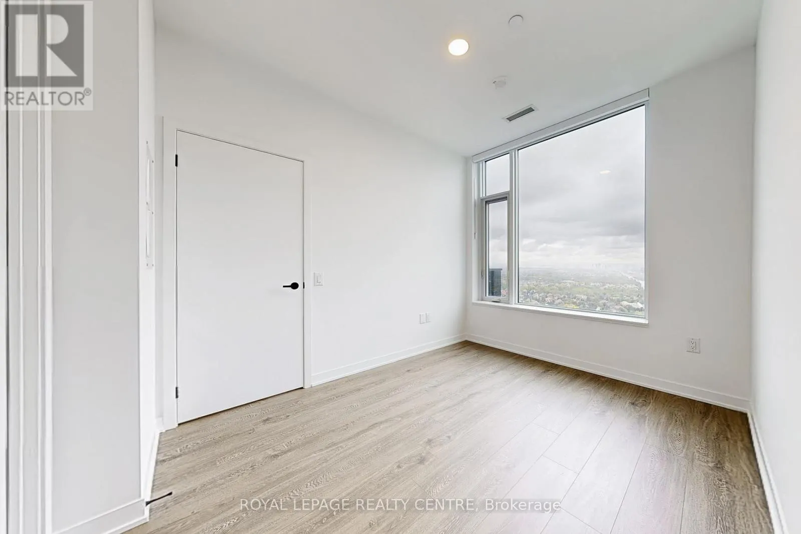 2702 - 2495 EGLINTON AVENUE W