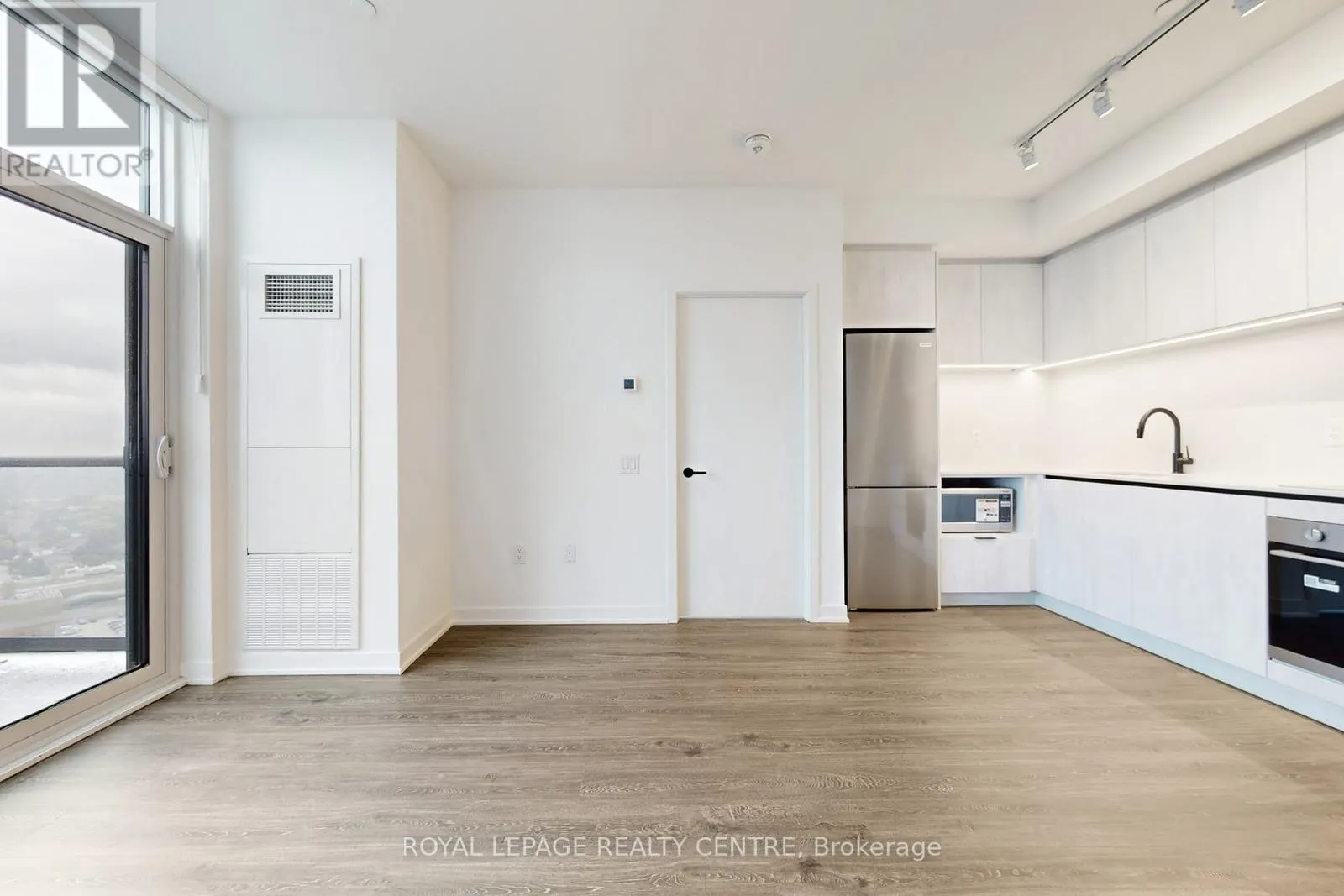 2702 - 2495 EGLINTON AVENUE W