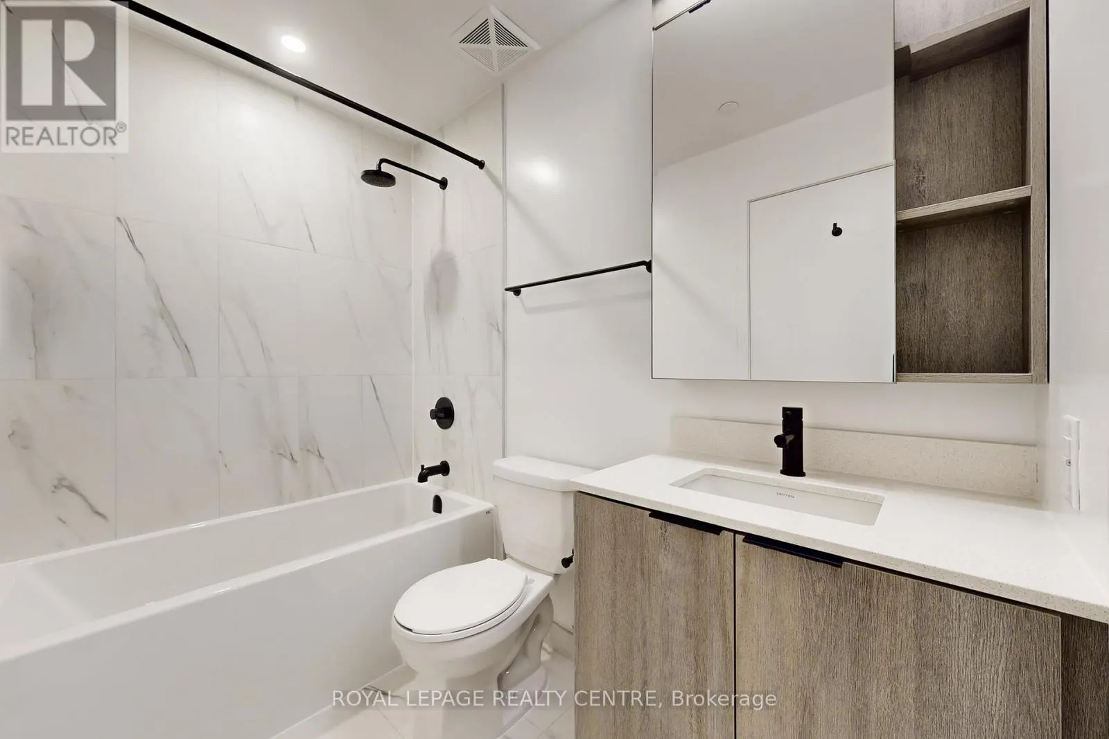 2702 - 2495 EGLINTON AVENUE W