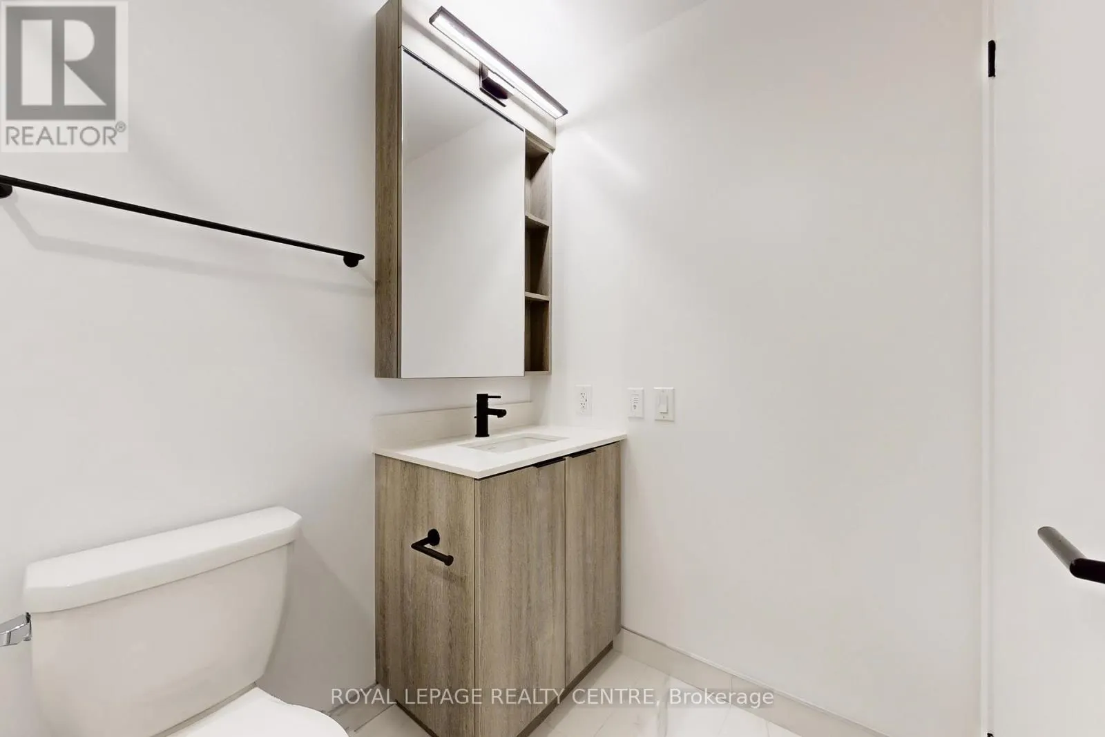 2702 - 2495 EGLINTON AVENUE W