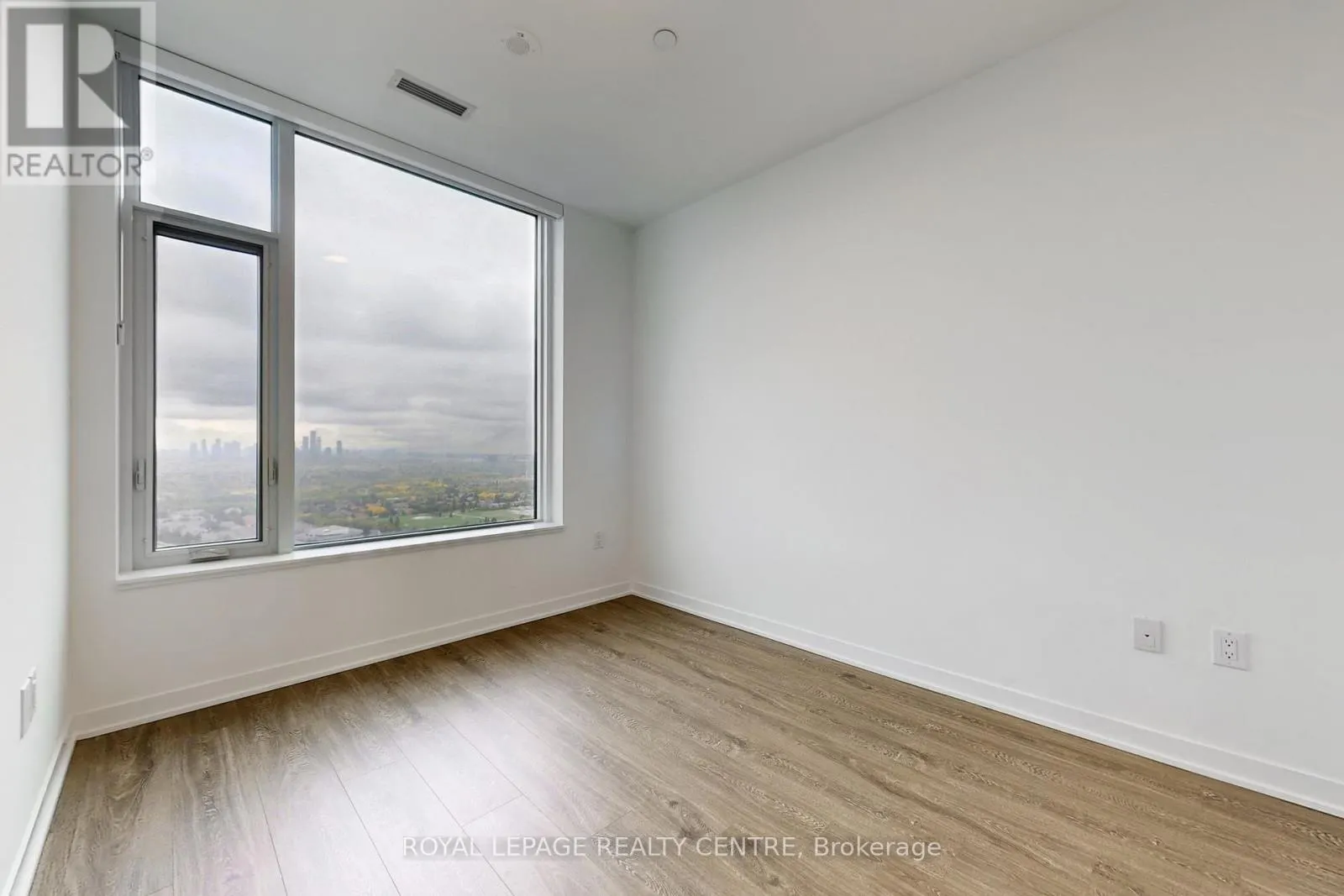 2702 - 2495 EGLINTON AVENUE W