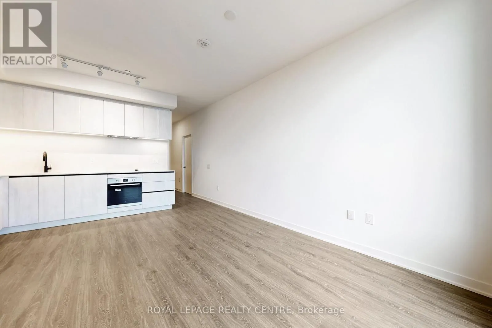 2702 - 2495 EGLINTON AVENUE W