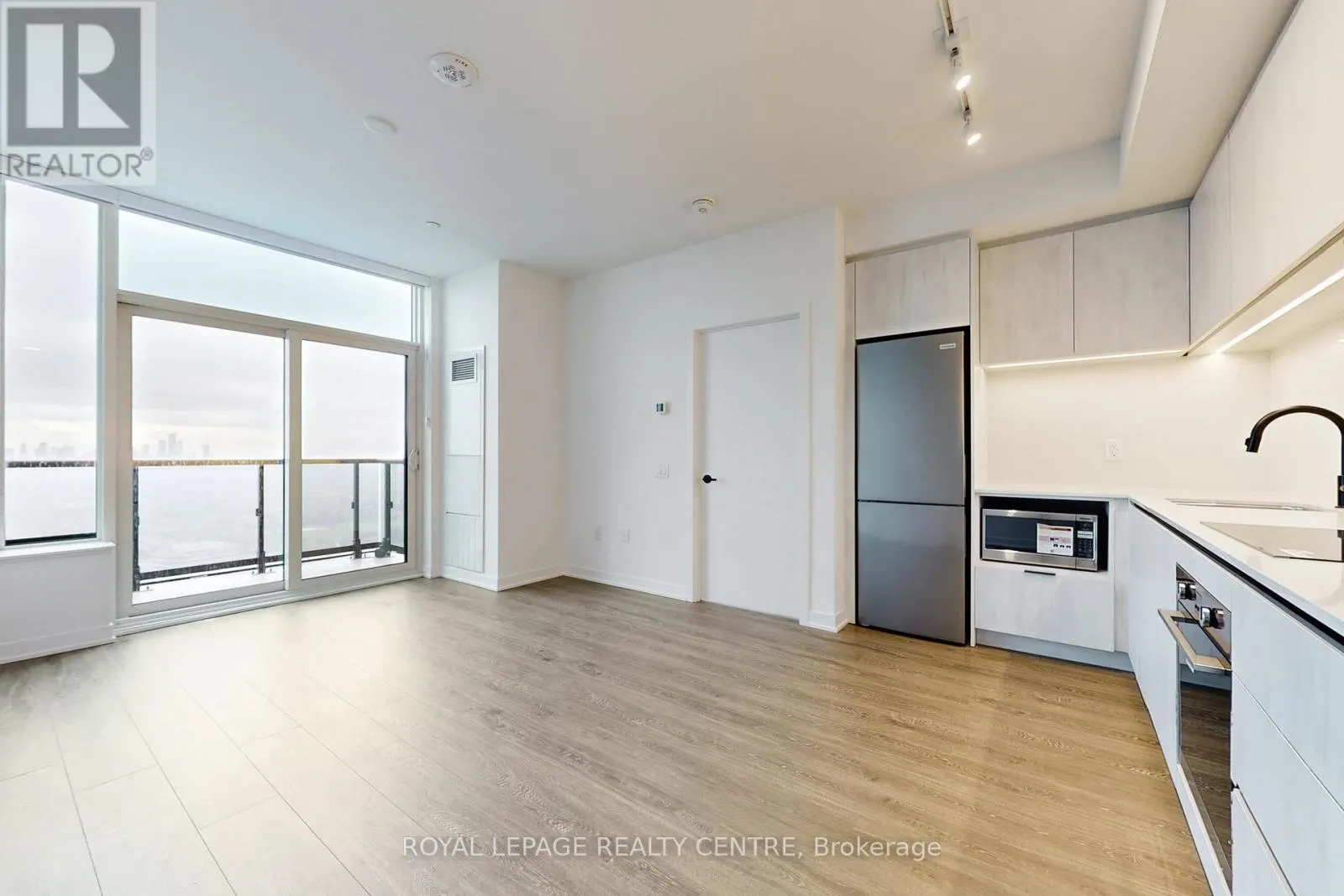 2702 - 2495 EGLINTON AVENUE W