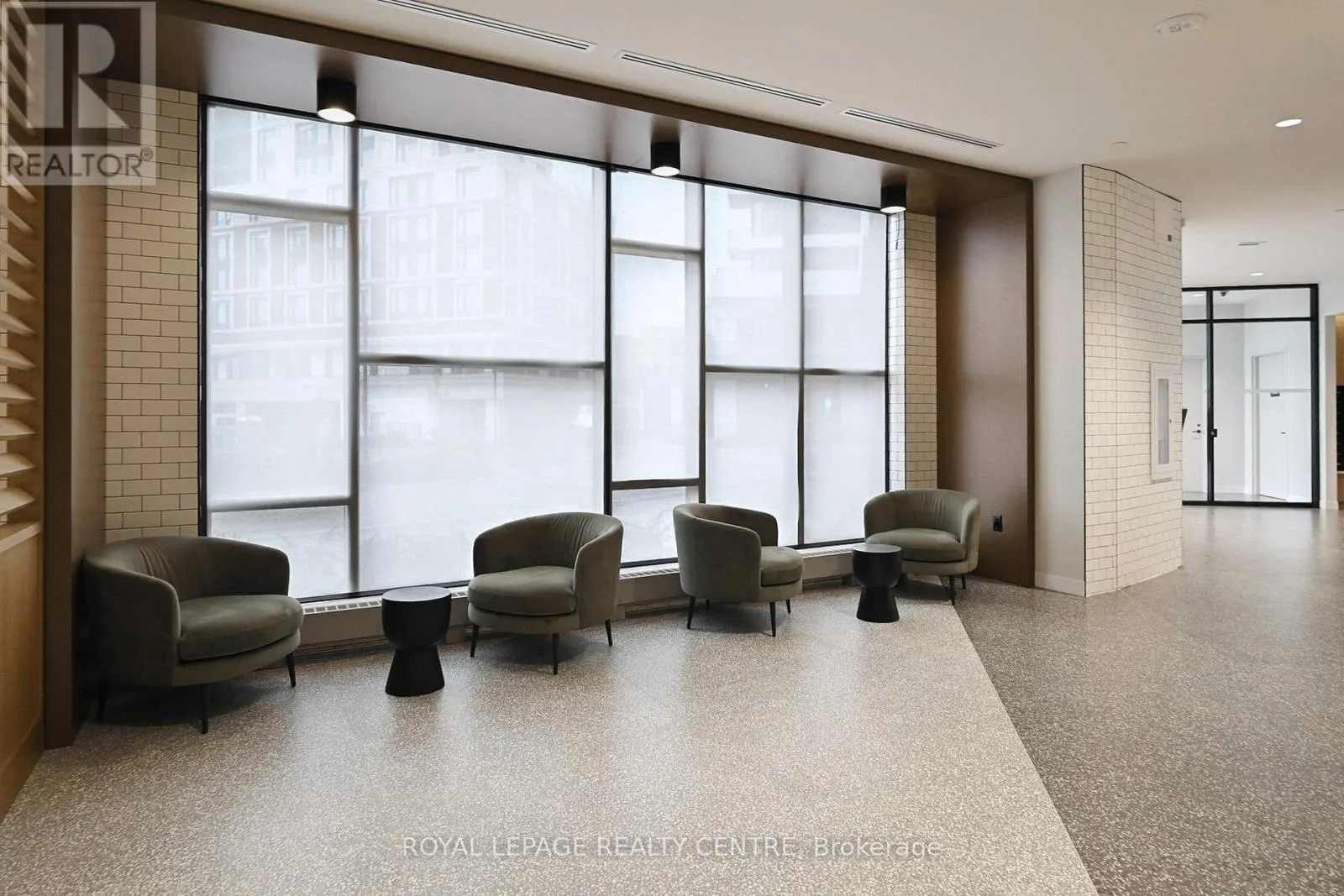 2702 - 2495 EGLINTON AVENUE W