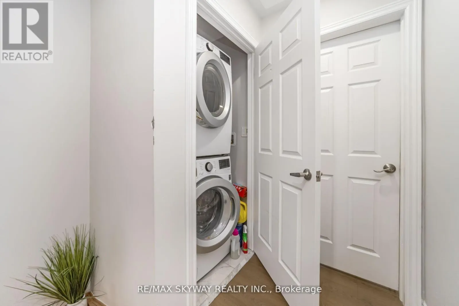 22 - 200 VETERANS DRIVE