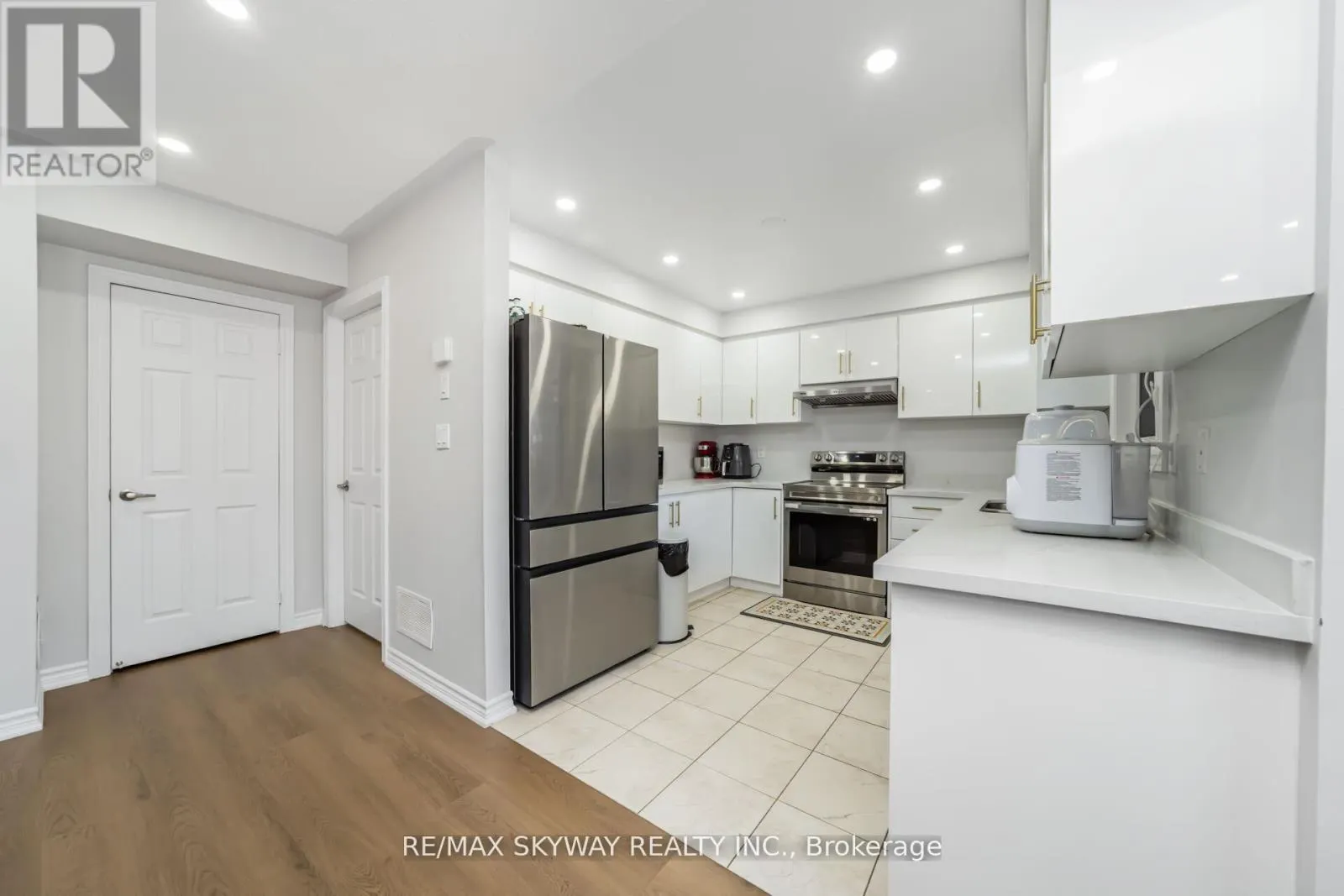 22 - 200 VETERANS DRIVE