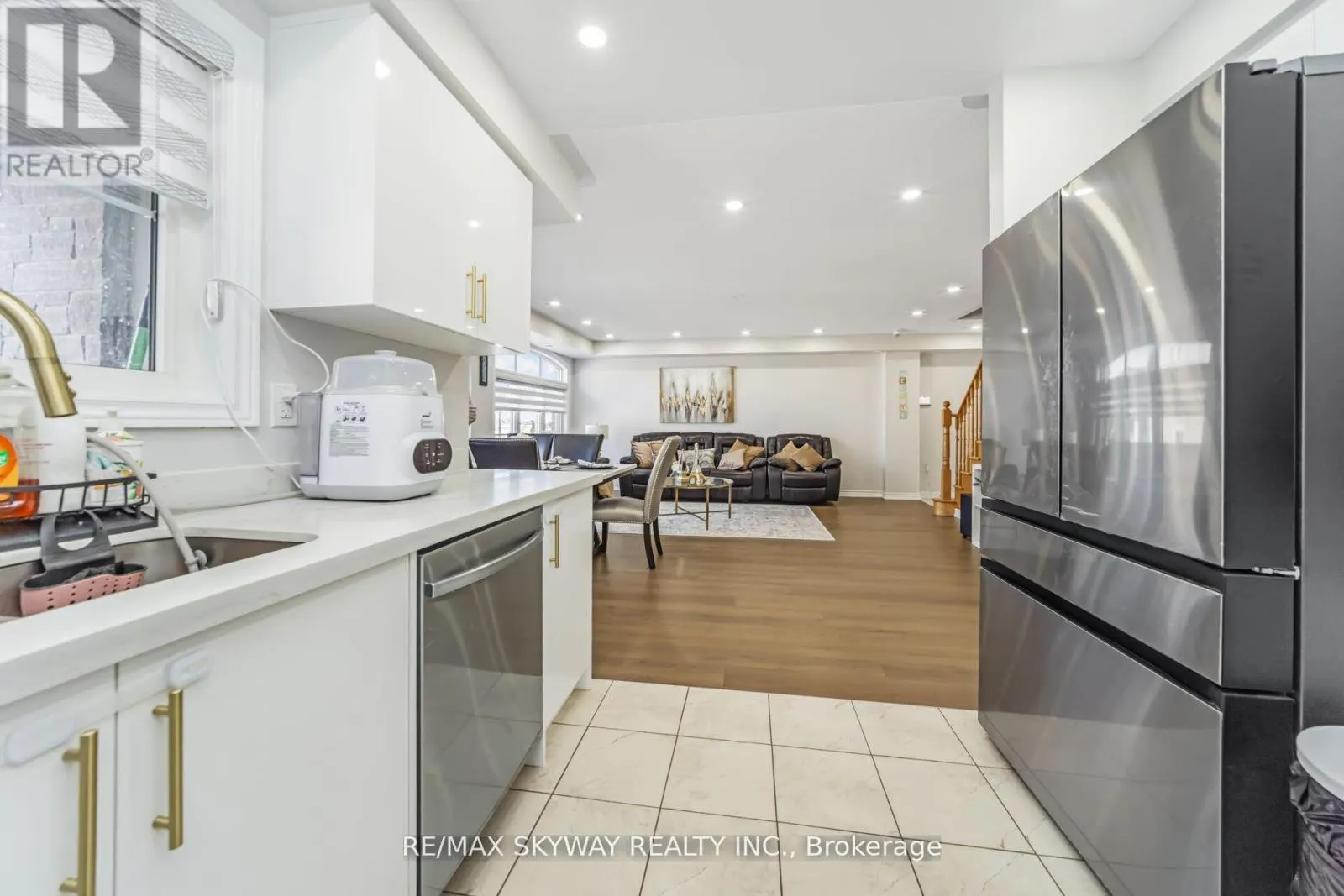 22 - 200 VETERANS DRIVE