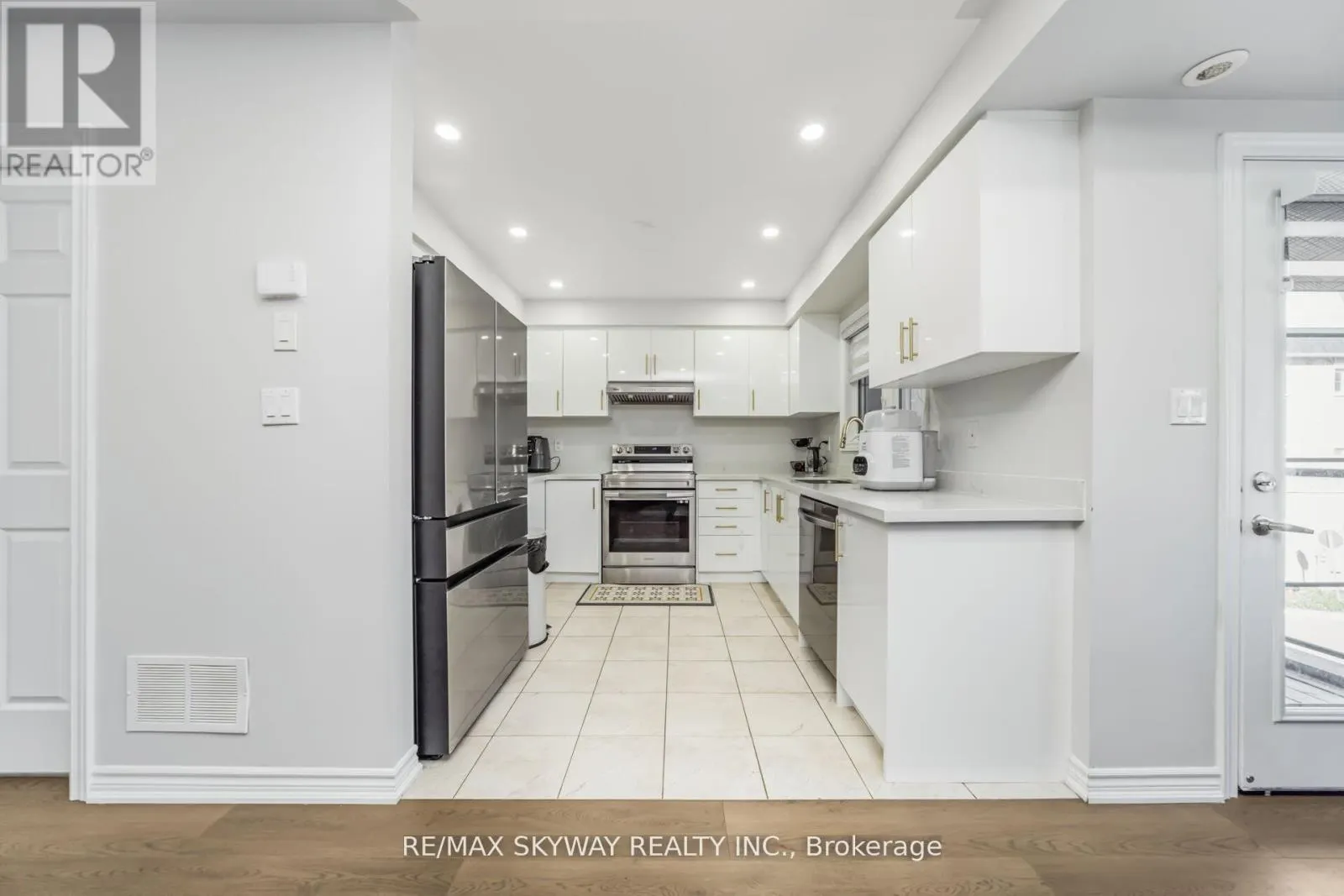 22 - 200 VETERANS DRIVE