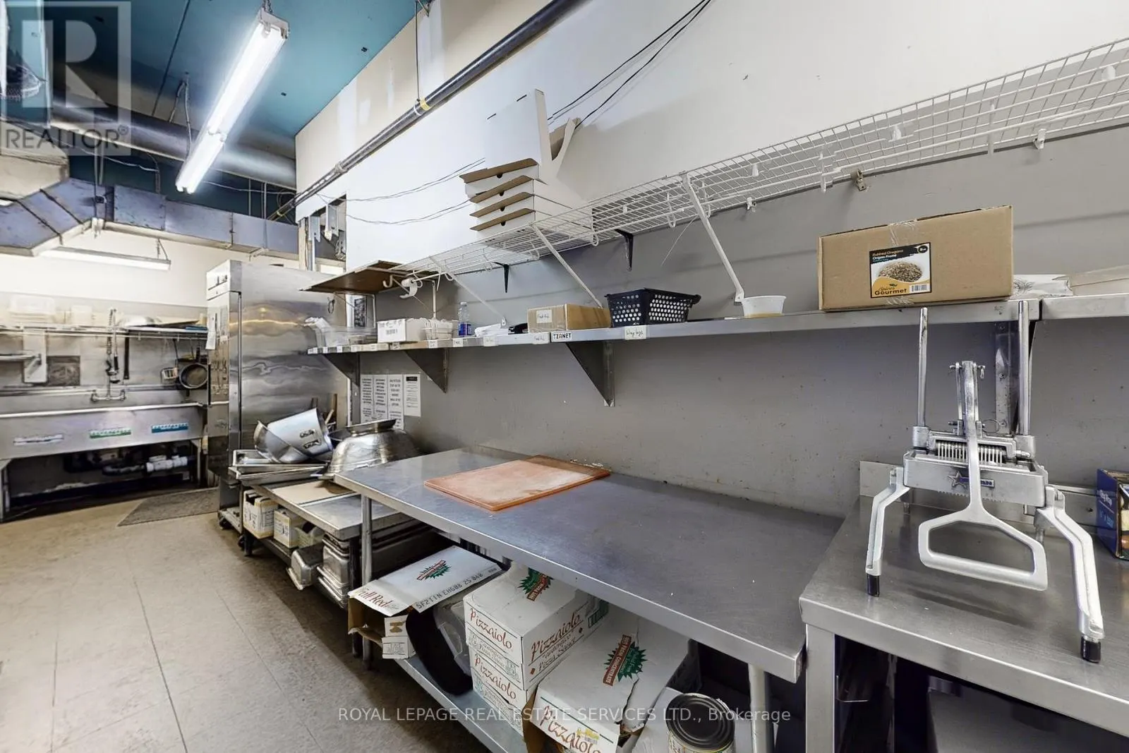 17 COMMERCIAL STREET