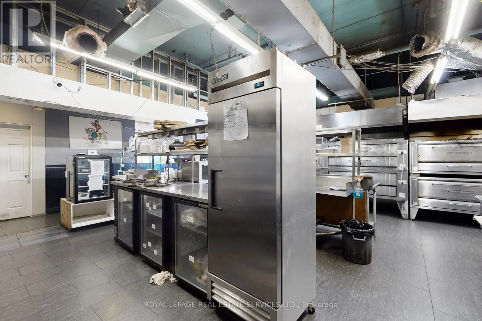 17 COMMERCIAL STREET