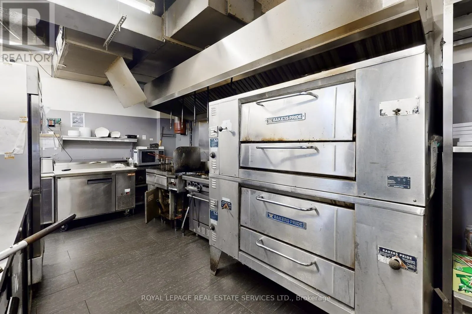 17 COMMERCIAL STREET