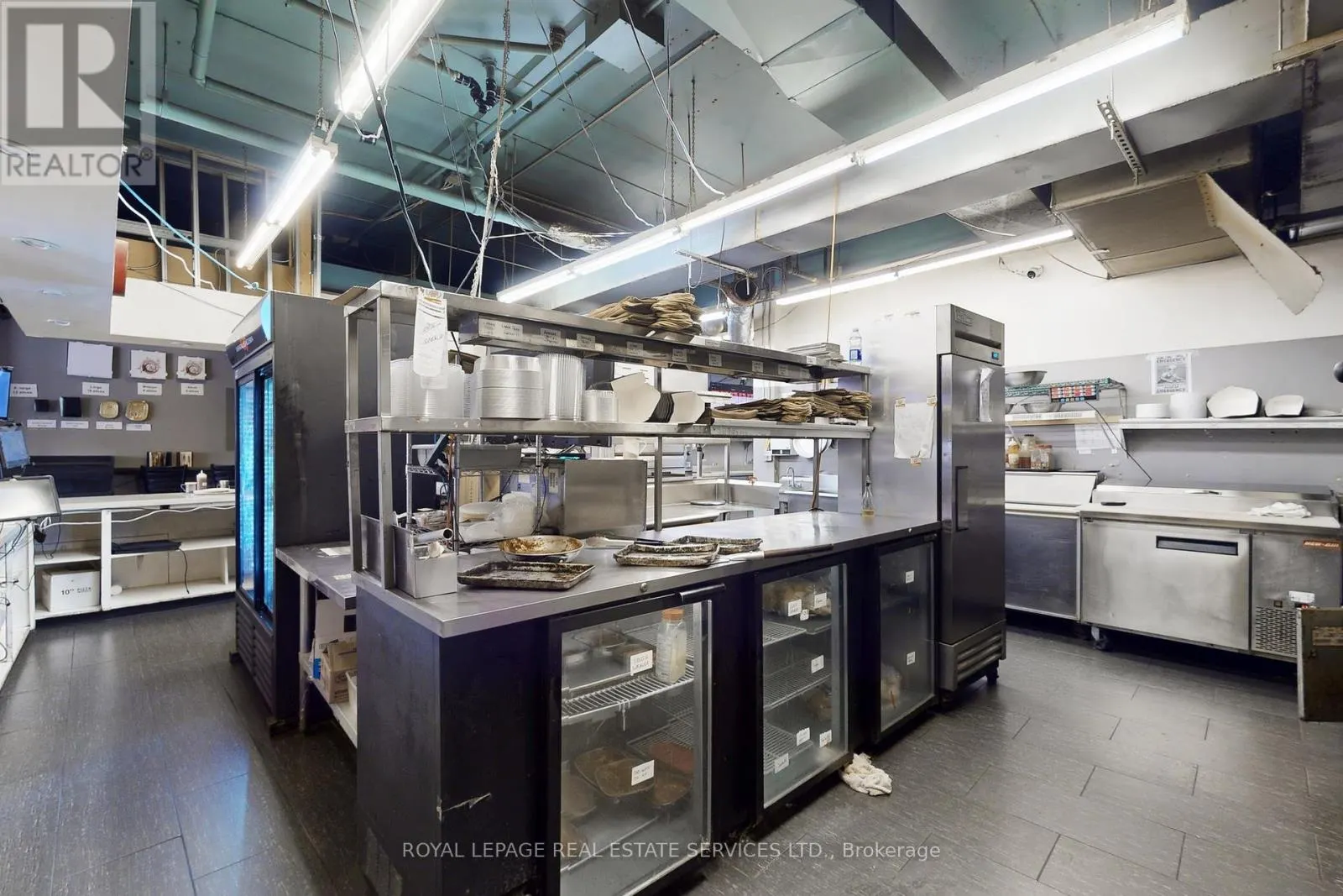 17 COMMERCIAL STREET