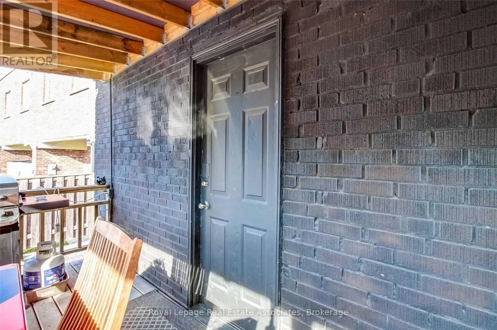 881 LAKESHORE ROAD E