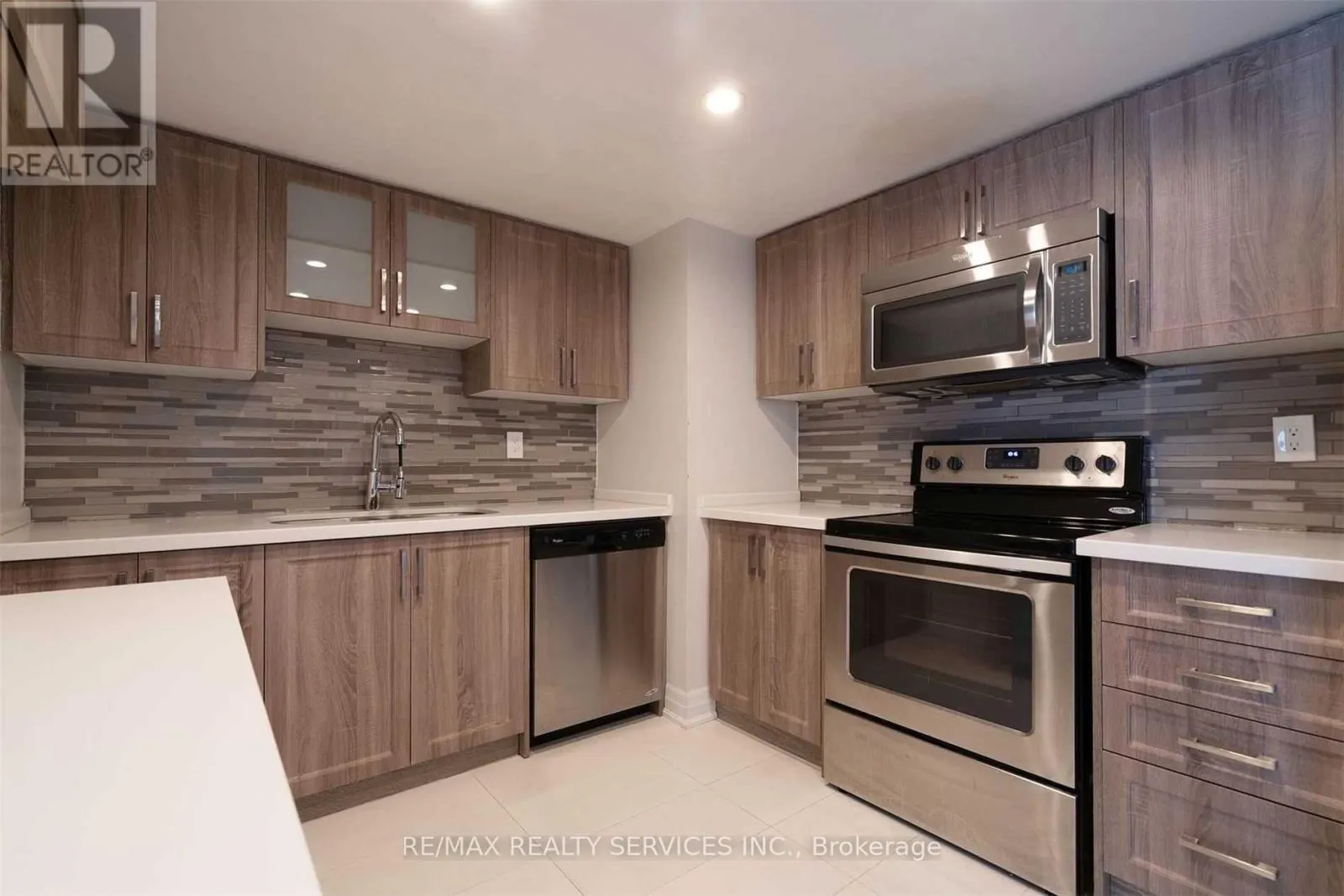 1605 - 4450 TUCANA COURT