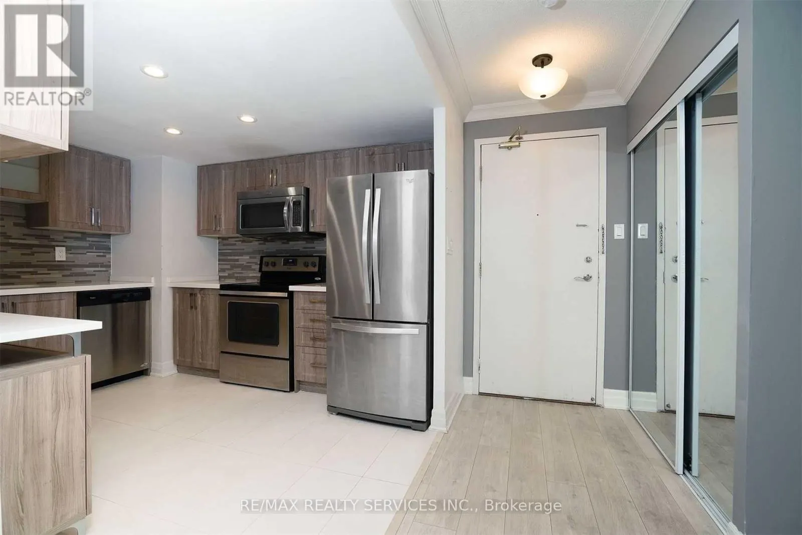 1605 - 4450 TUCANA COURT