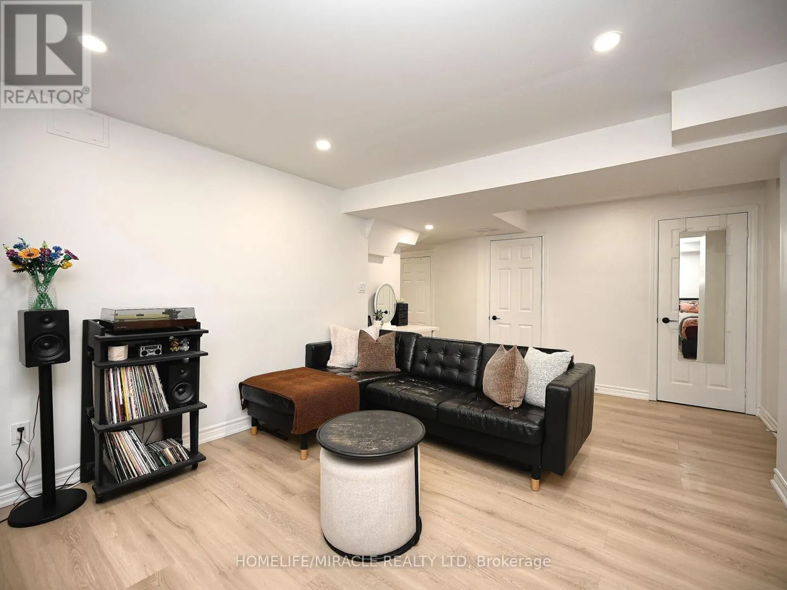 4717 COLOMBO CRESCENT