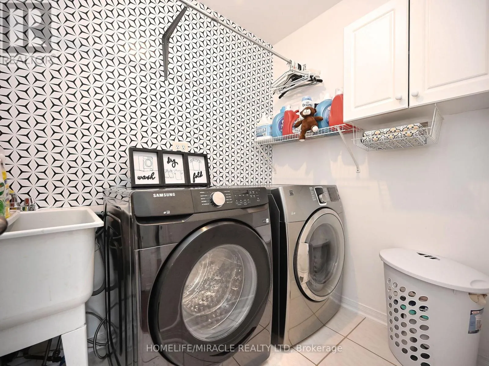 4717 COLOMBO CRESCENT