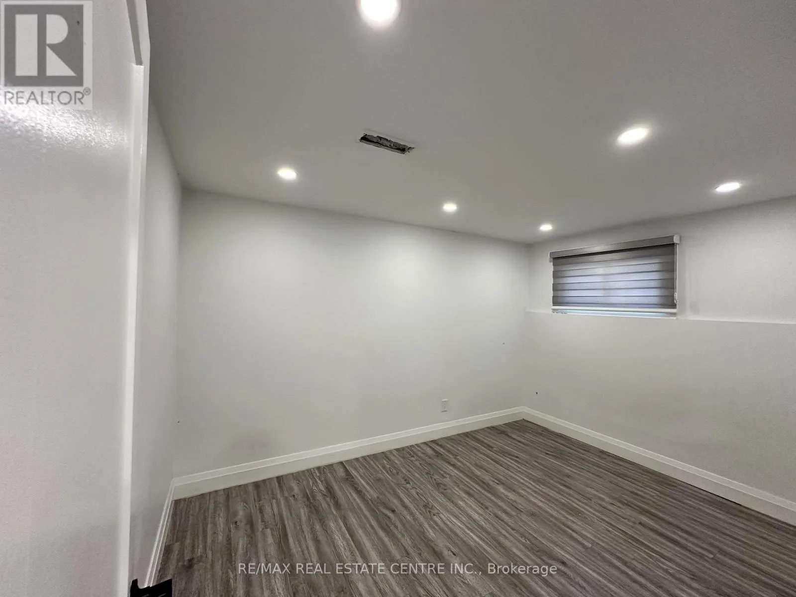 582 ELLIOTT CRESCENT