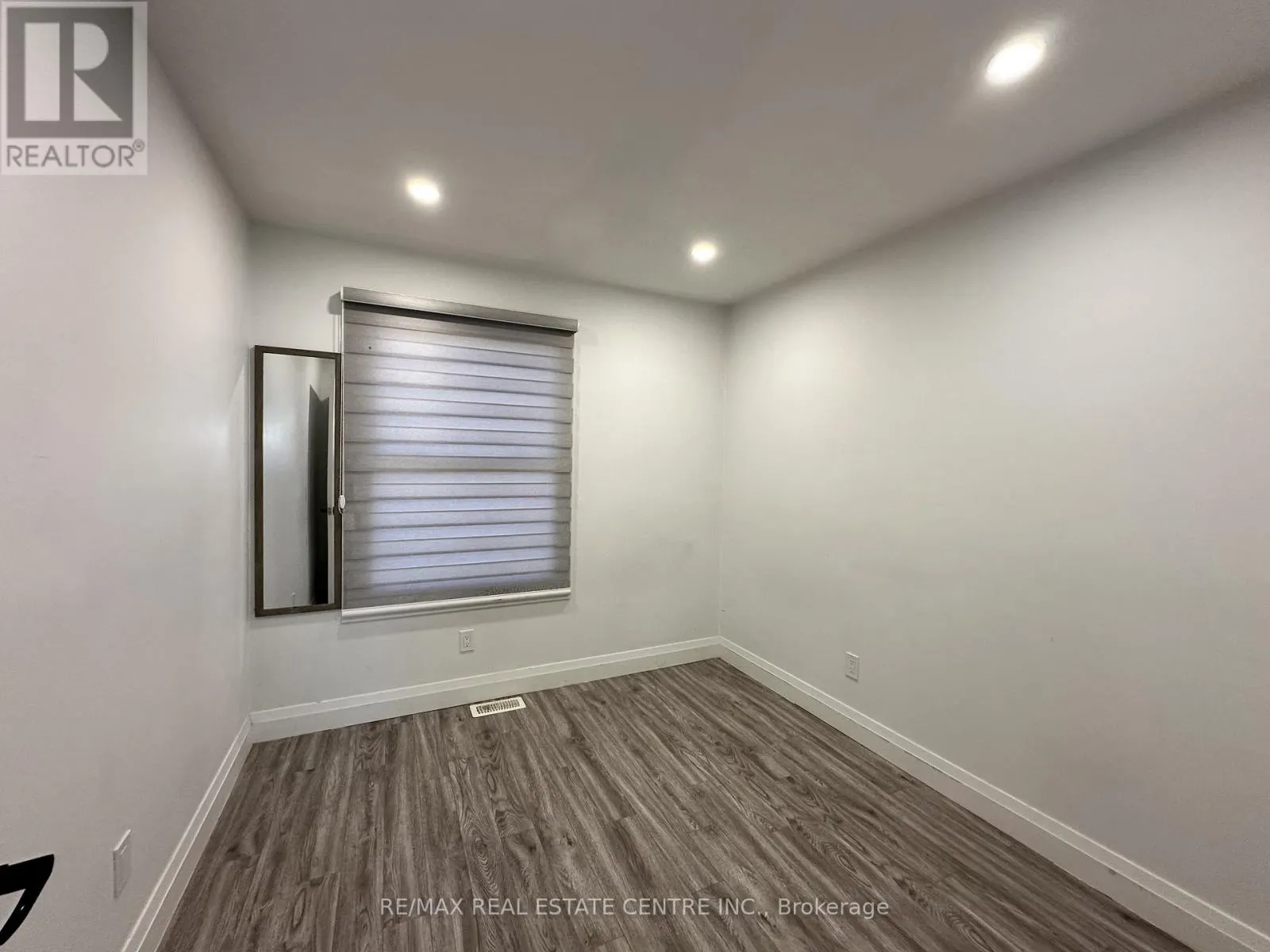 582 ELLIOTT CRESCENT