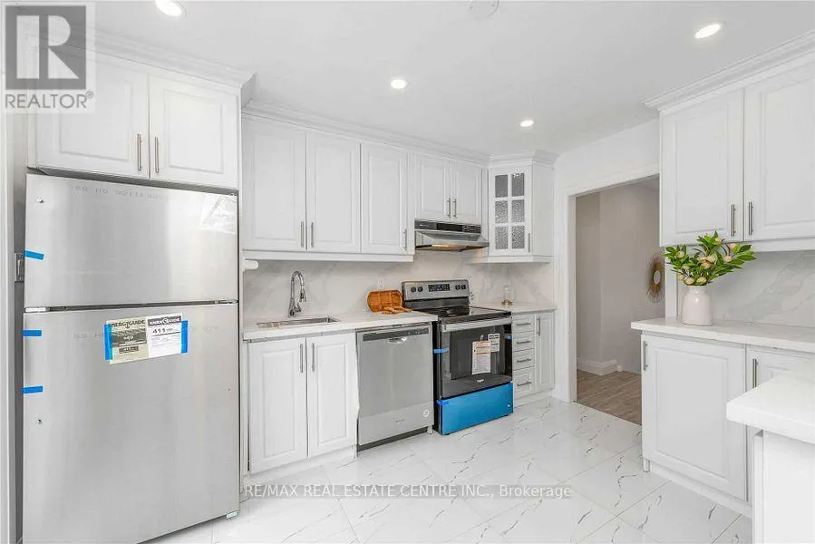 582 ELLIOTT CRESCENT