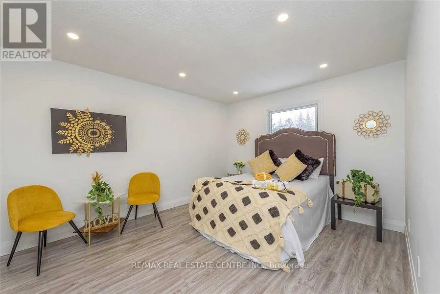 582 ELLIOTT CRESCENT