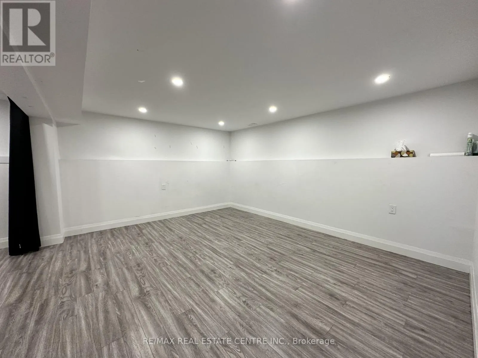 582 ELLIOTT CRESCENT