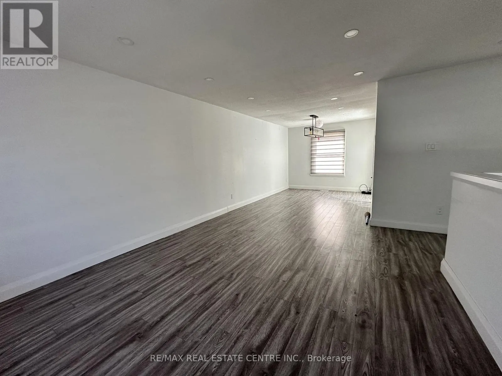 582 ELLIOTT CRESCENT