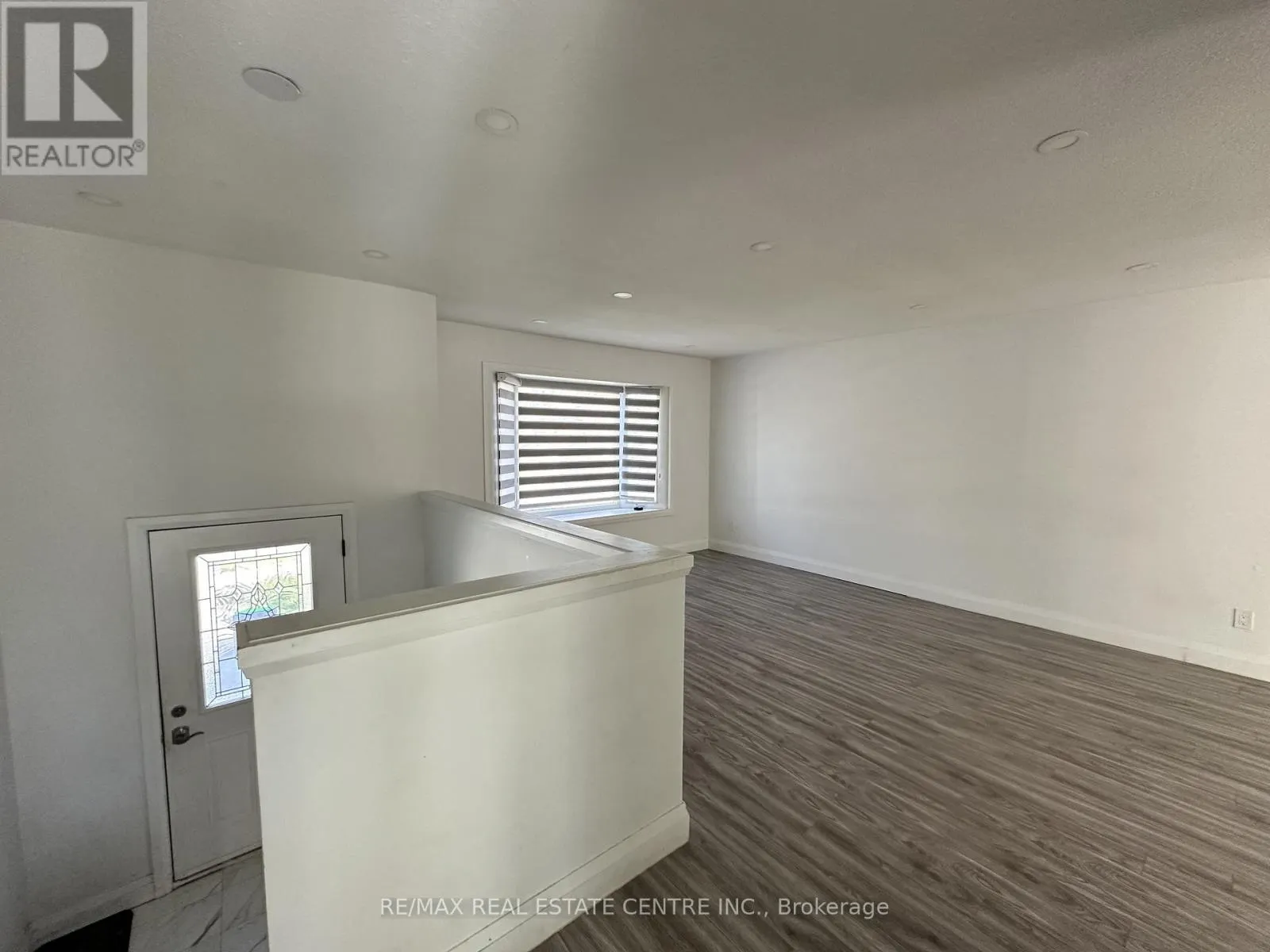 582 ELLIOTT CRESCENT